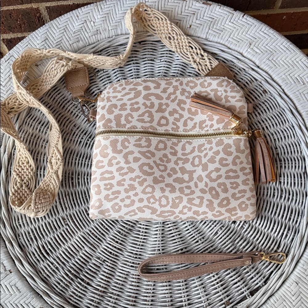 Jen and Co Leopard Print Crossbody Bag